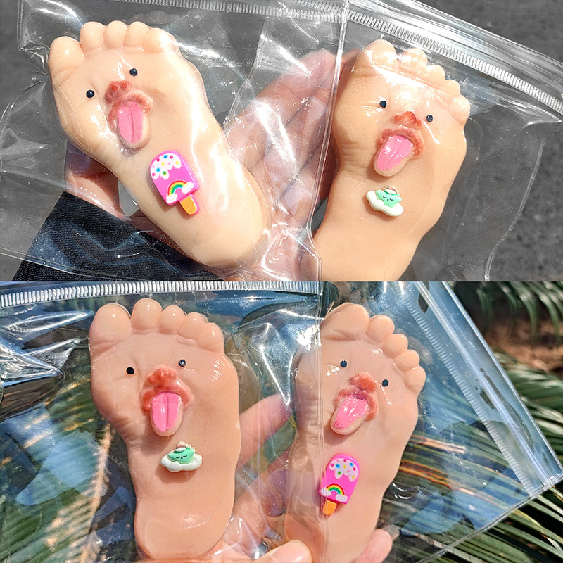 Whimsical Tongue Out Foot Resi - Resin Art Table Top recension och pris