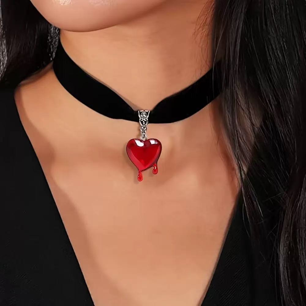 10pcs Drop Blood Heart-shaped  - Resin Art Necklace recension och pris