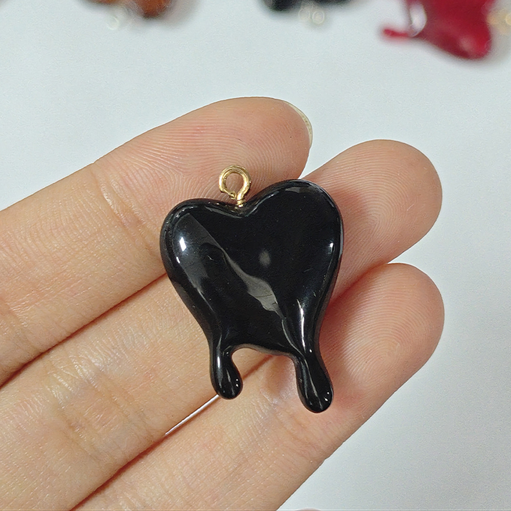 10pcs Drop Blood Heart-shaped  - Resin Art Necklace recension och pris